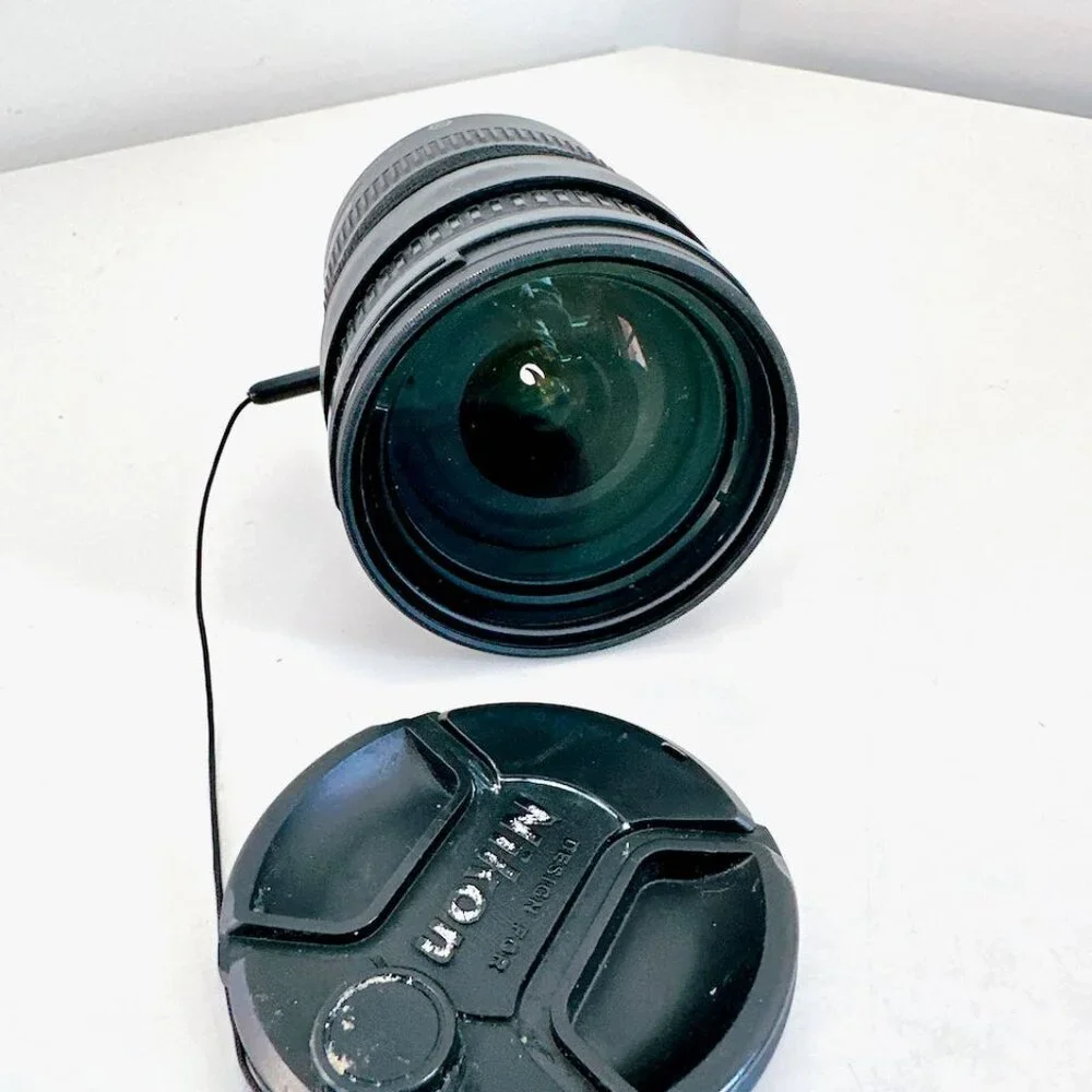 NIKON D90 DIGITAL CAMERA NIKKOR 70-300mm LENSDX SWM VR ED LENS BAG CHARGER